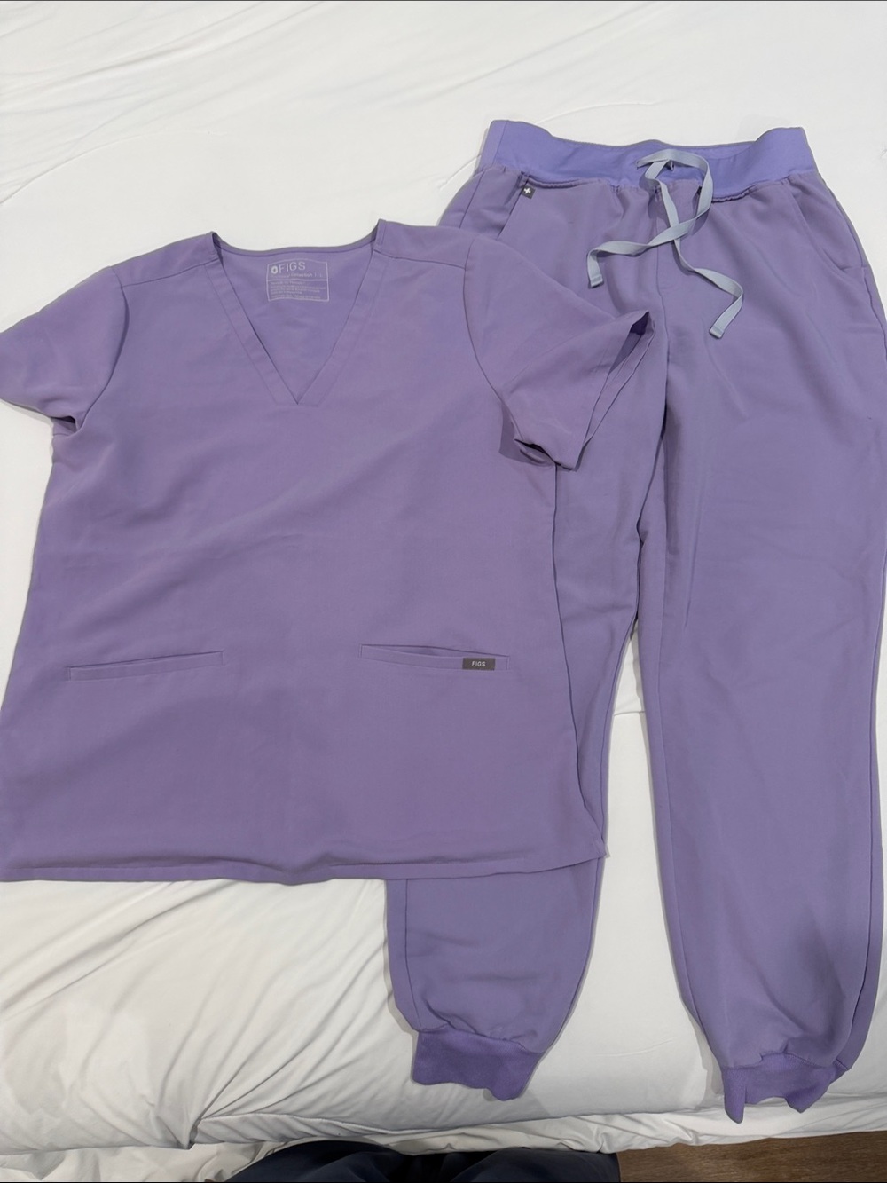 FIGS Lavender V-Neck Scrub Top and Jogger Pants Set